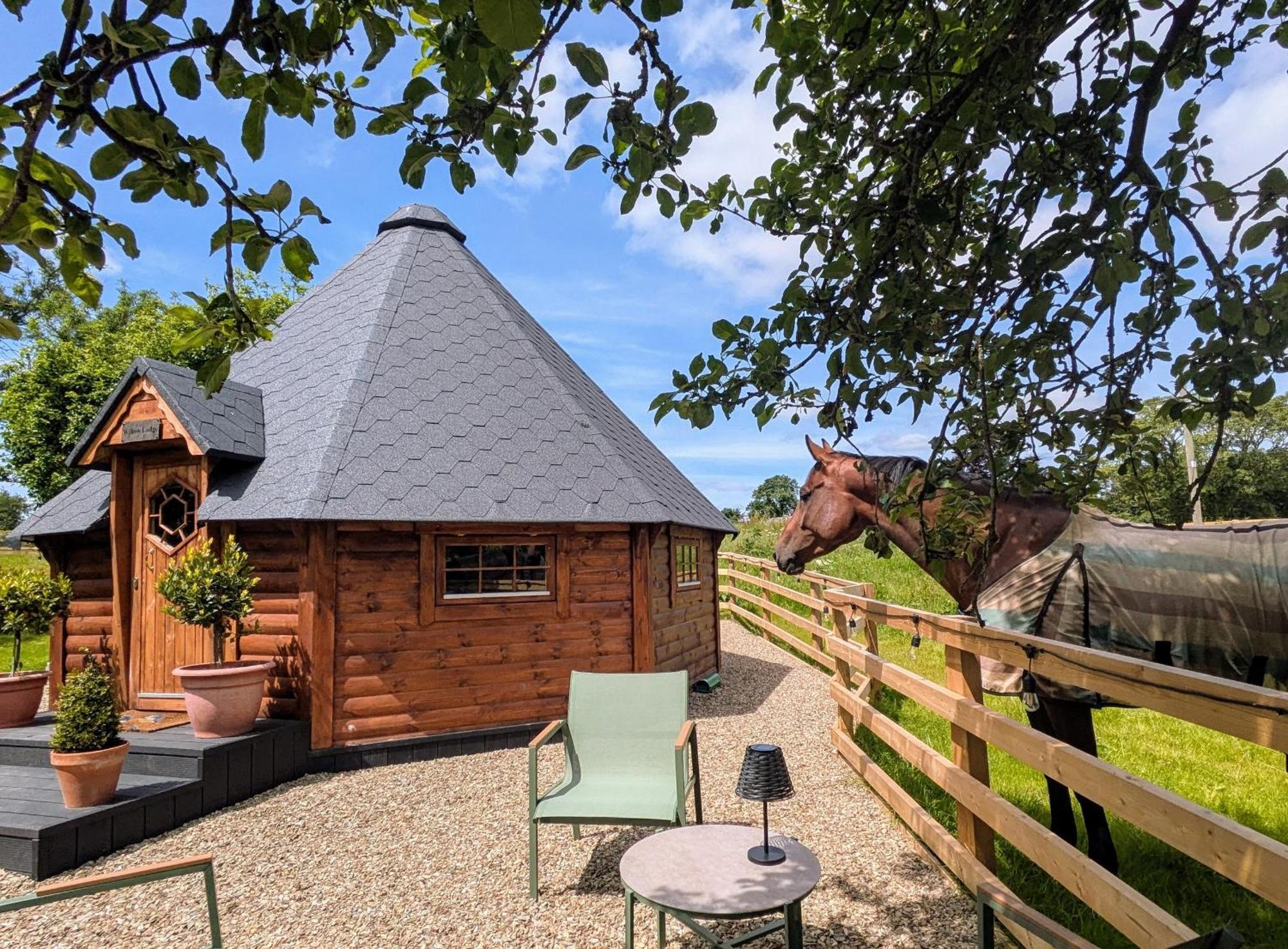 Apple Blossom Glamping Κίλκενι Εξωτερικό φωτογραφία